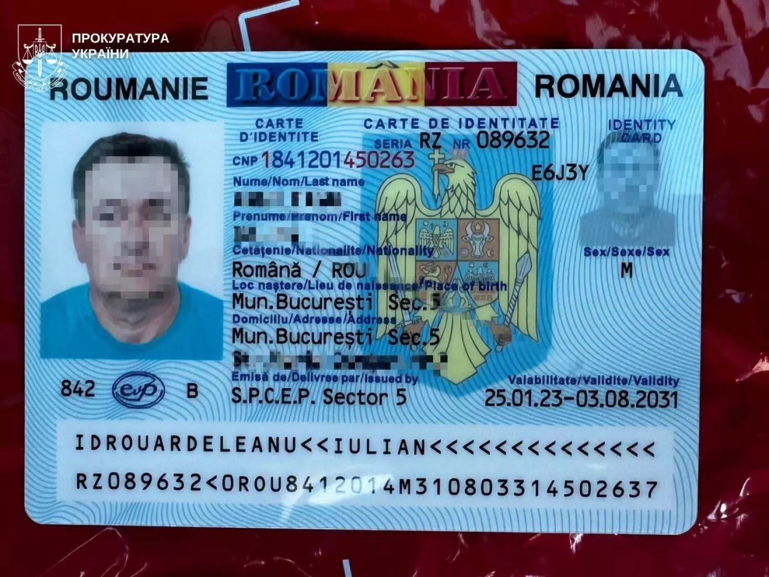 Фальшиві паспорти для ухилянтів за 6000 доларів, фото Української прокуратури