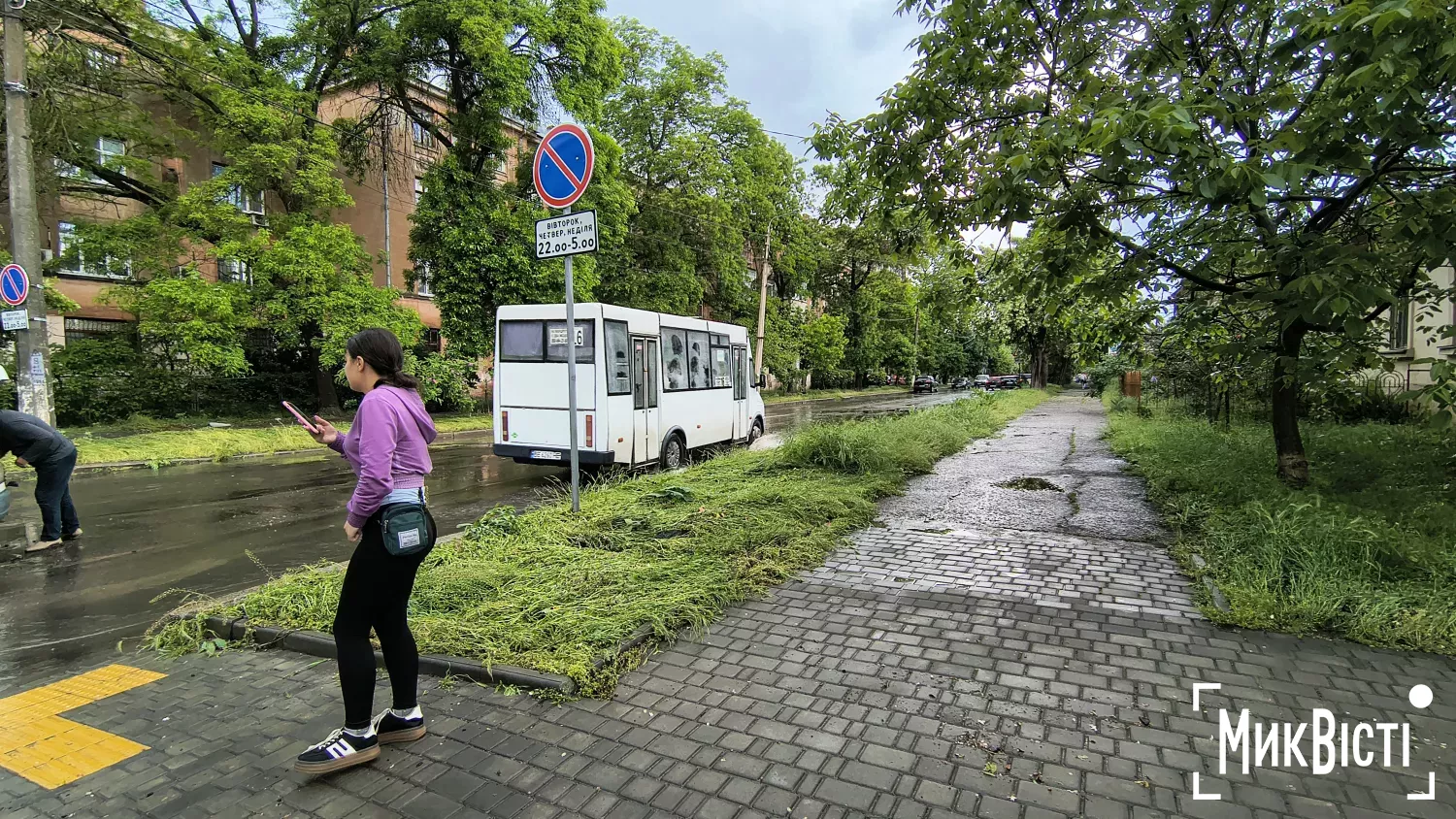 Наслідки зливи у Миколаєві &mdash; вода на дорогах і затори. Фото: МикВісті