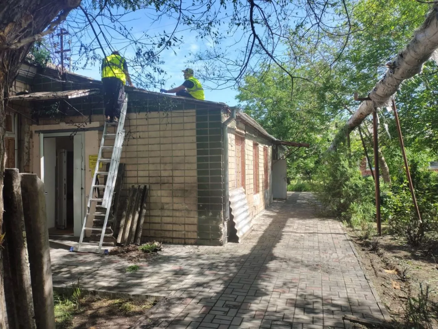 В мерії показали, як ліквідують наслідки атак по Миколаєву. Фото: Миколаївська міська рада