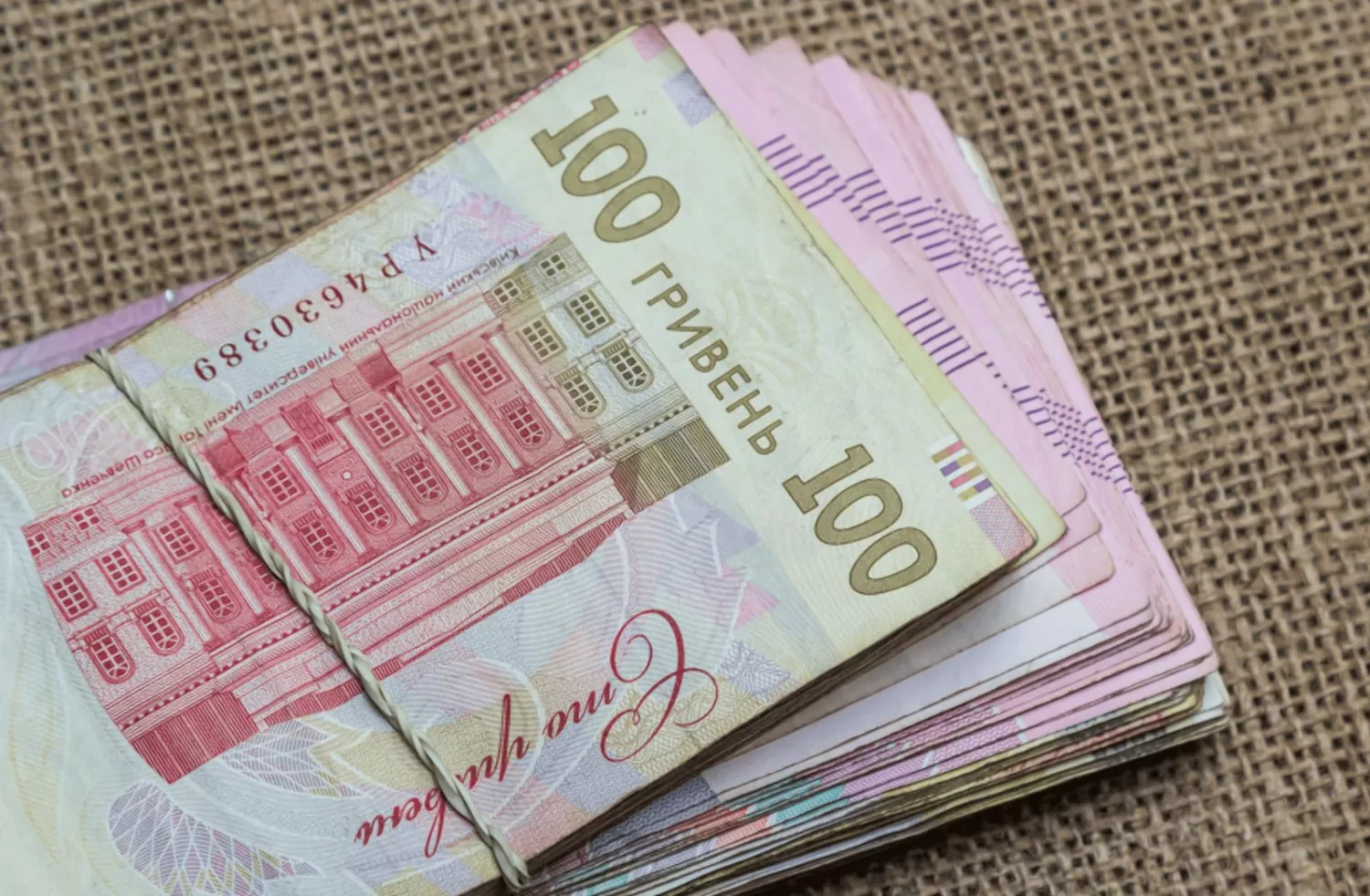 Миколаївці, які постраждали внаслідок війни, можуть отримати матеріальну допомогу від міста. Ілюстративне фото zt.20minut.ua