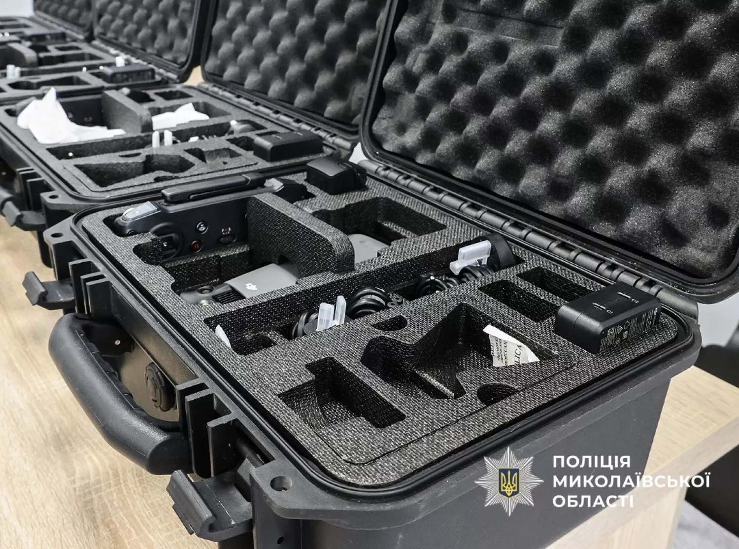 У Миколаєві бійцям спецпідрозділів поліції передали квадрокоптери. Фото: Нацполіція