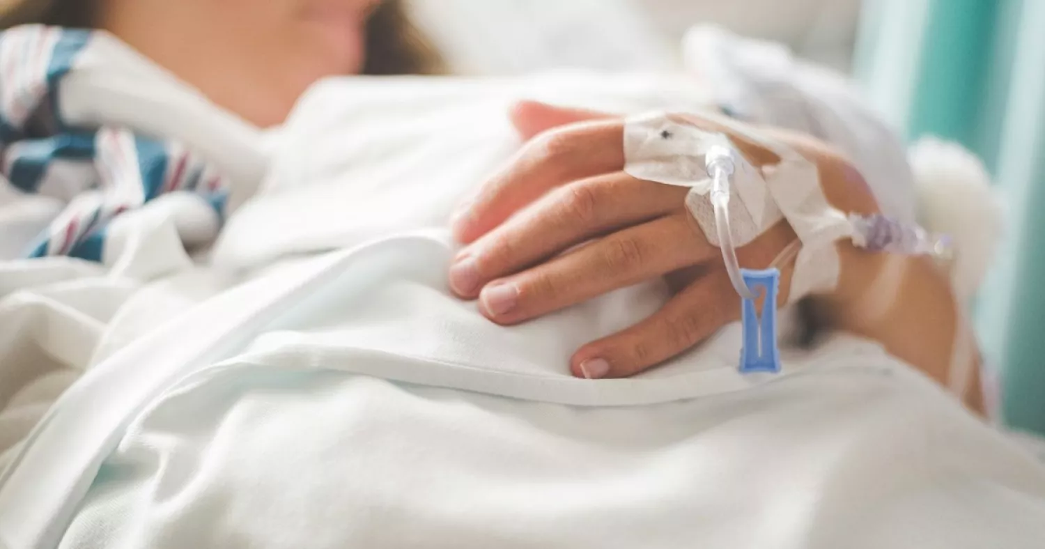 Після поминального обіду 13 жителів села на Миколаївщині потрапили до лікарні. Ілюстративне фото suspilne.media