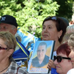 У Вознесенську відкрили інсталяцію на честь зниклих безвісти захисників. Фото: міська влада Вознесенська