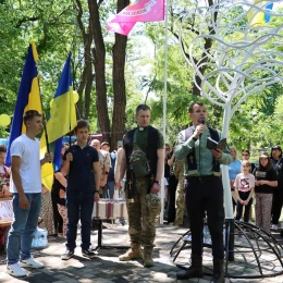 У Вознесенську відкрили інсталяцію на честь зниклих безвісти захисників. Фото: міська влада Вознесенська