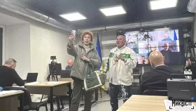 Громадські активістки на сесії міськради. Фото: НикВести