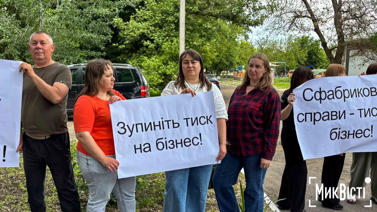 Акція працівників ПрАТ «УМР «Гідроенергобуд» та нового керівництва підприємства. Фото: МикВісті