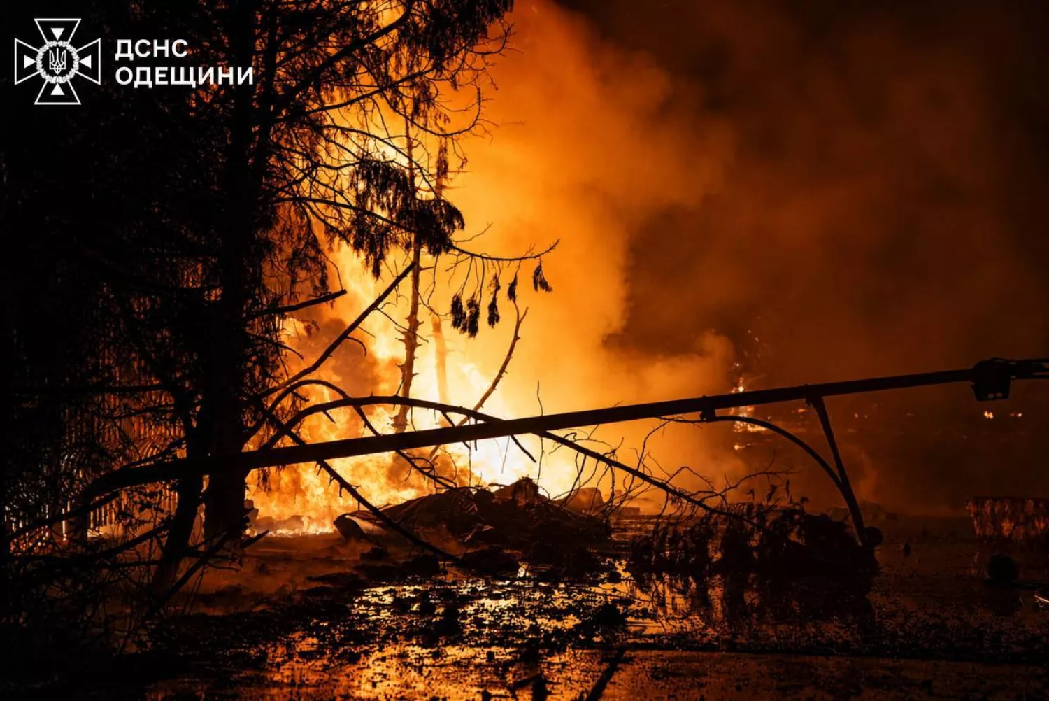 Наслідки обстрілу Одещини. Фото: ДСНС