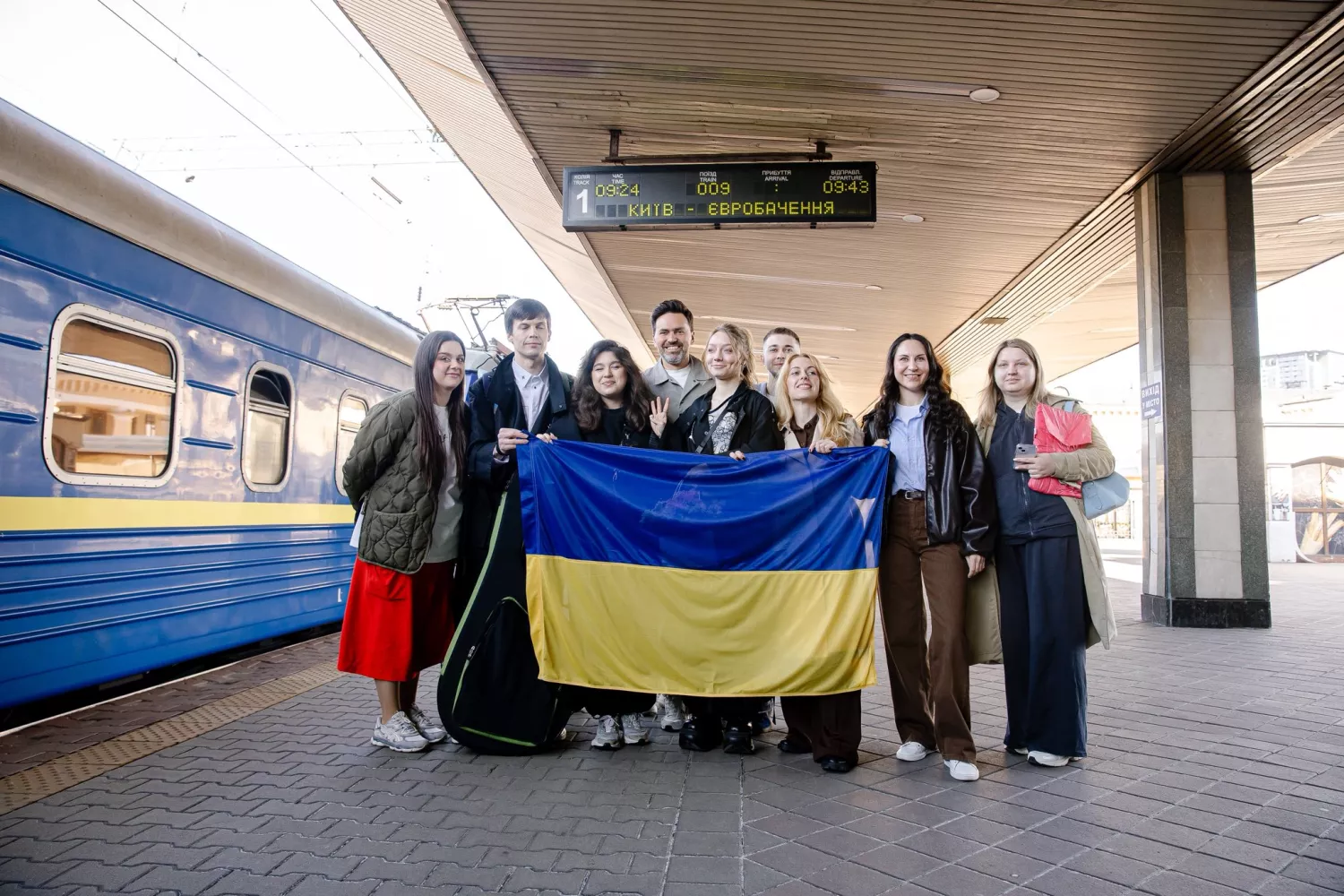 Українська співачка Lelеka вирушила до Відня на «Євробачення-2026». Фото: Укрзалізниця