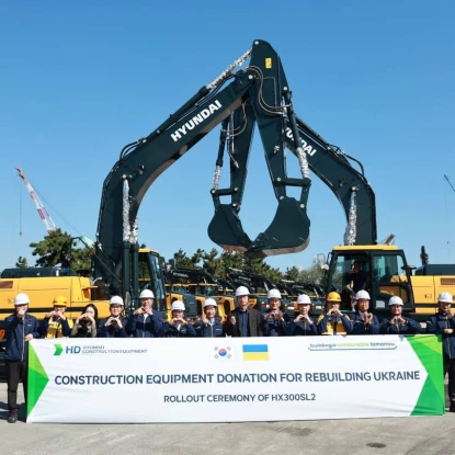 HD Hyundai Construction Equipment у 2023 році передала Україні екскаватори та навантажувачі. Фото: Миколаївська ОВА