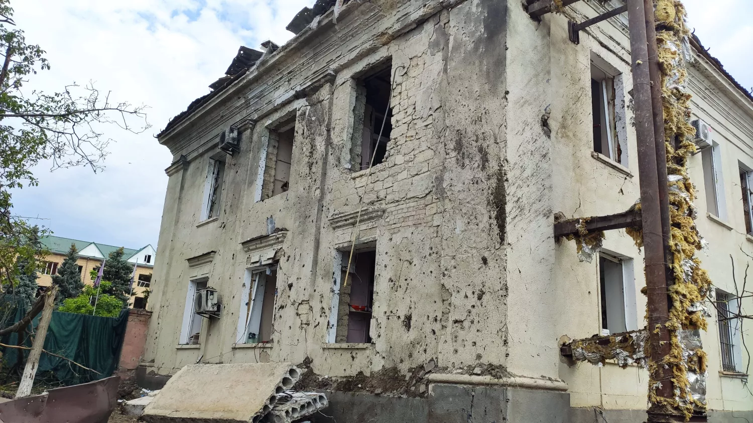 Вигляд будівлі Баштанської міської ради після обстрілу, фото з сайту системи DREAM