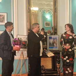 Виставка у театрі Миколаєва. Фото: МикВісті