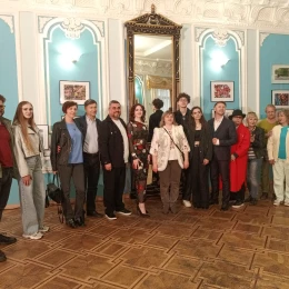 Виставка у театрі Миколаєва. Фото: МикВісті