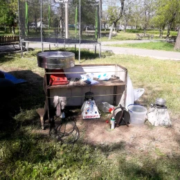 У Миколаєві батутами зіпсували газон у сквері. Фото: Держекоінспекція
