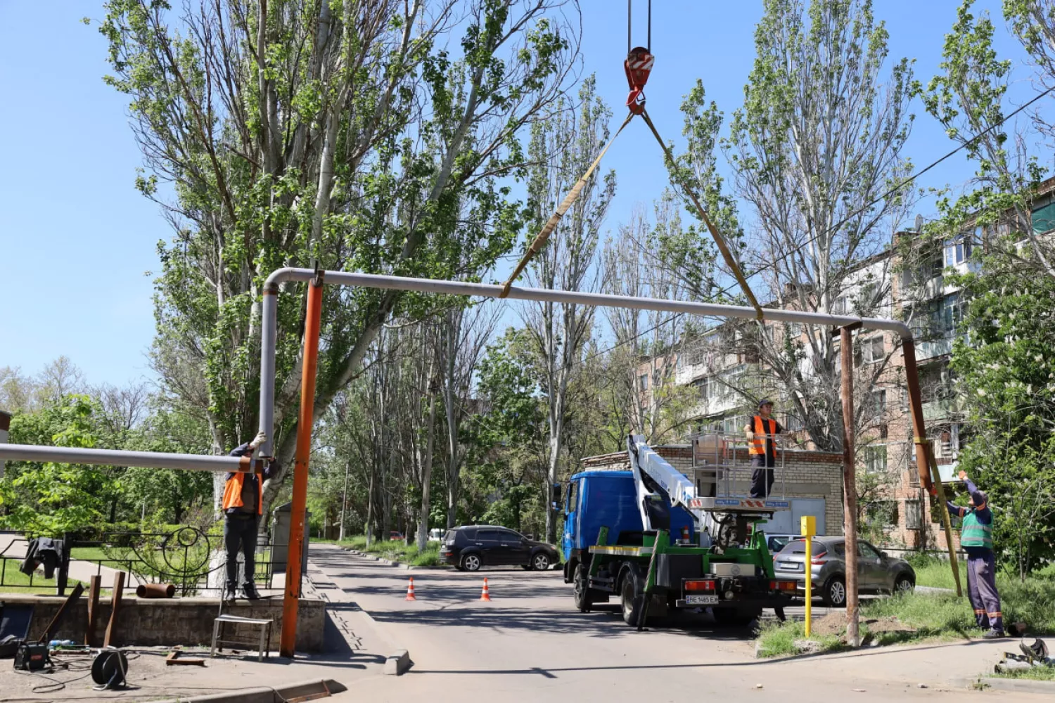 У Лісках ремонтують пошкоджену теплотрасу. Фото: Миколаївоблтеплоенерго