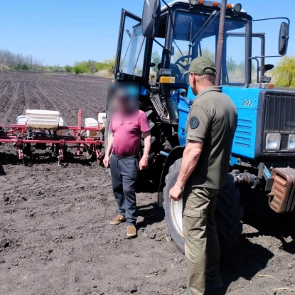 На Миколаївщині незаконно розорали землі біля ставка та лісу. Фото: Держекоінспекція