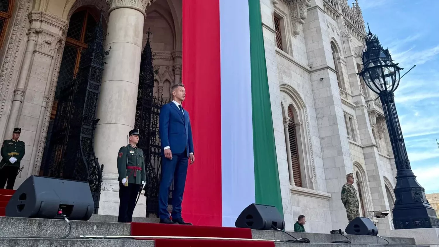 Петер Мадяр перед установчим засіданням парламенту, на якому його проголосили новим прем'єр-міністром. Фото: X / Magyar Péter
