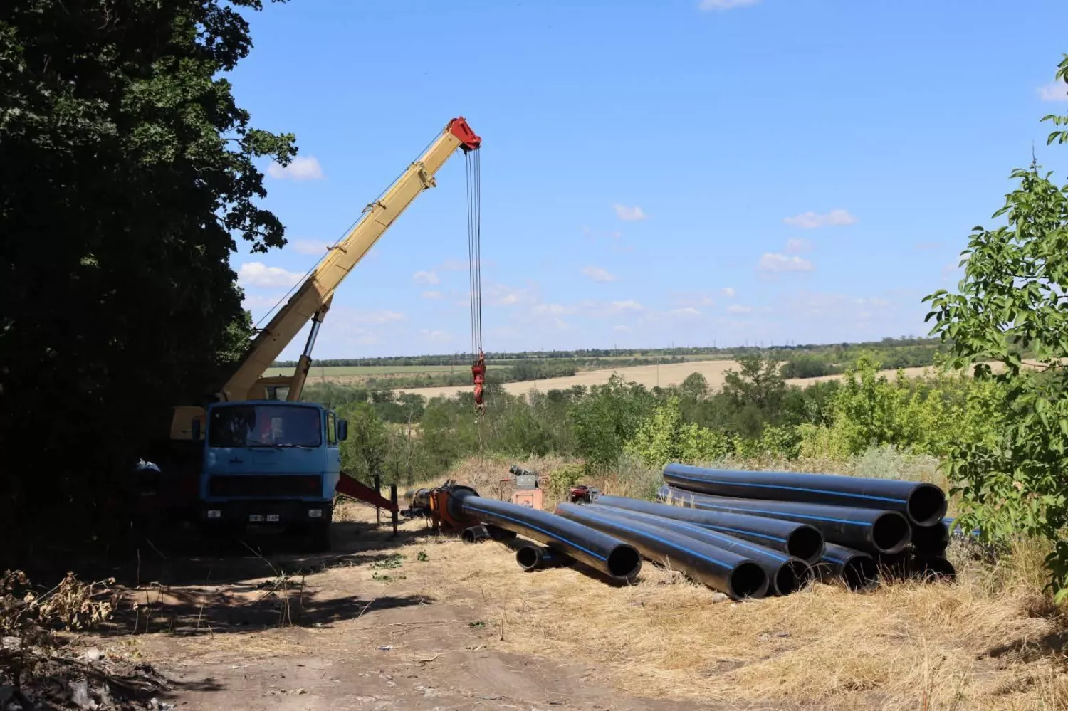 Труби для ремонту водогону. Фото: Первомайська міська рада