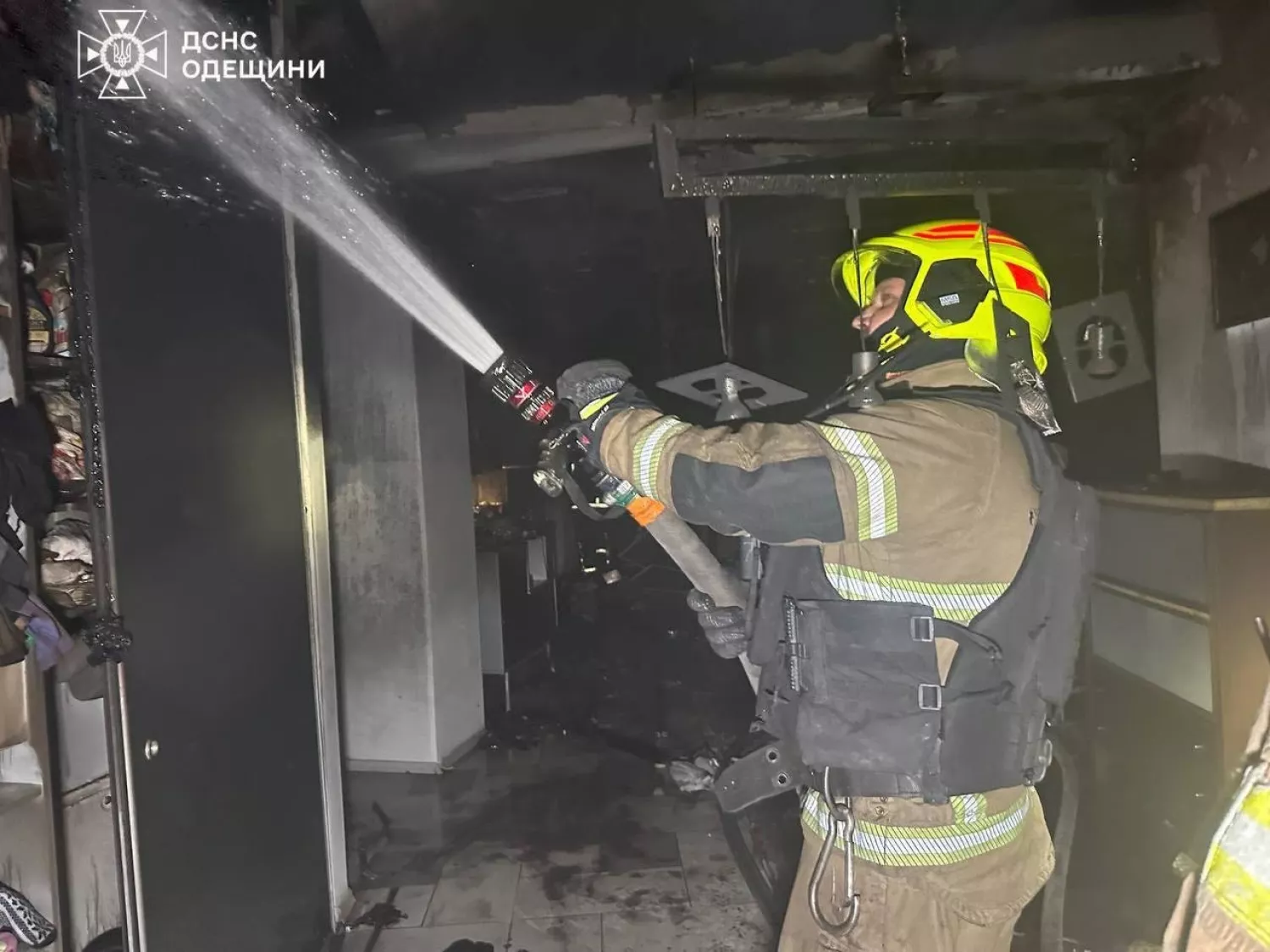 Наслідки обстрілу Одеси 10 червня. Фото: ДСНС