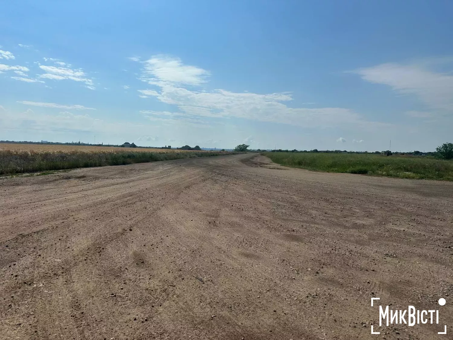 Ґрунтова ділянка дороги до Новоматвіївського кладовища, яку планують частково відремонтувати. Фото: НикВести