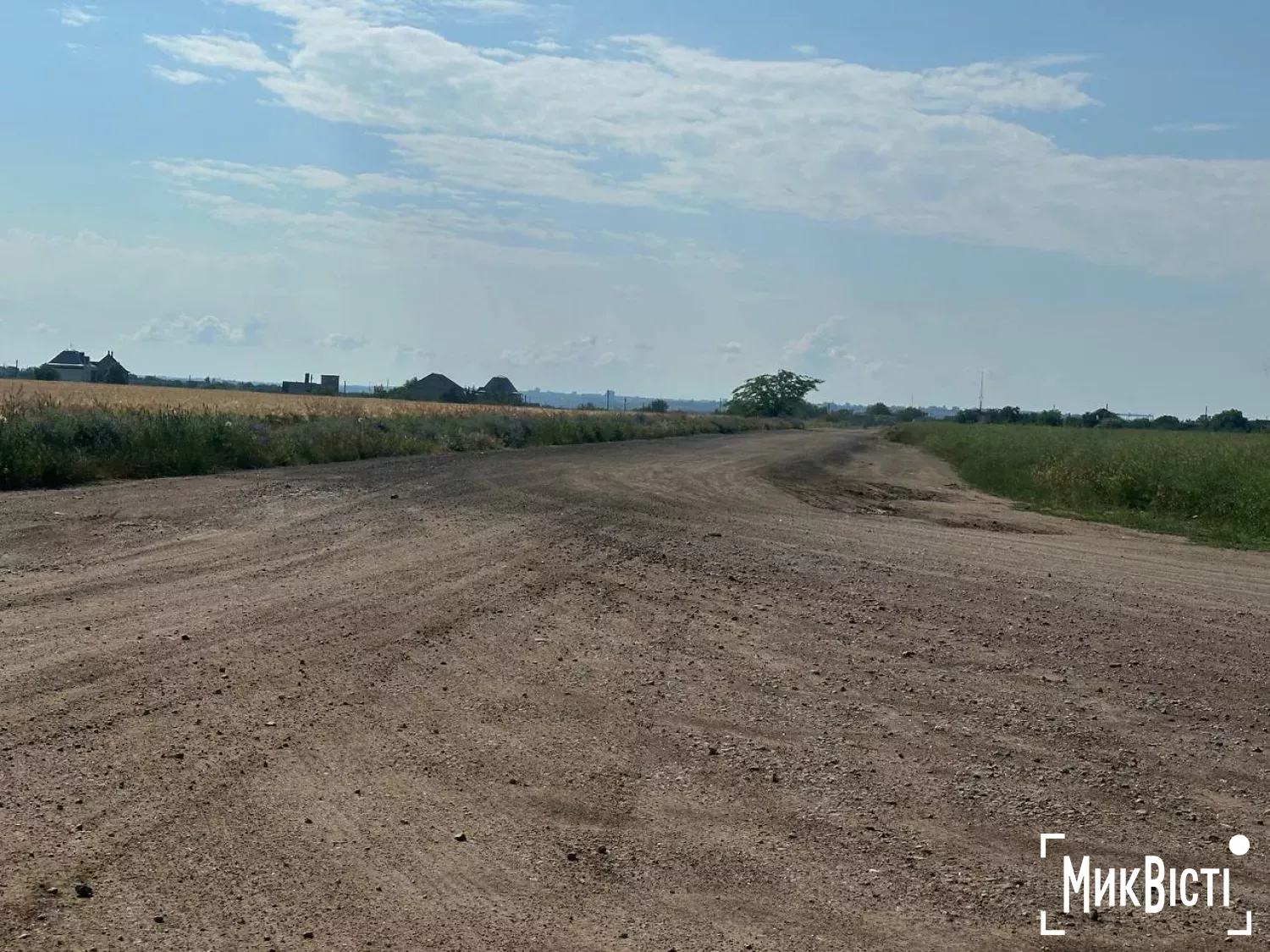 Ґрунтова ділянка дороги до Новоматвіївського кладовища, яку планують частково відремонтувати. Фото: НикВести