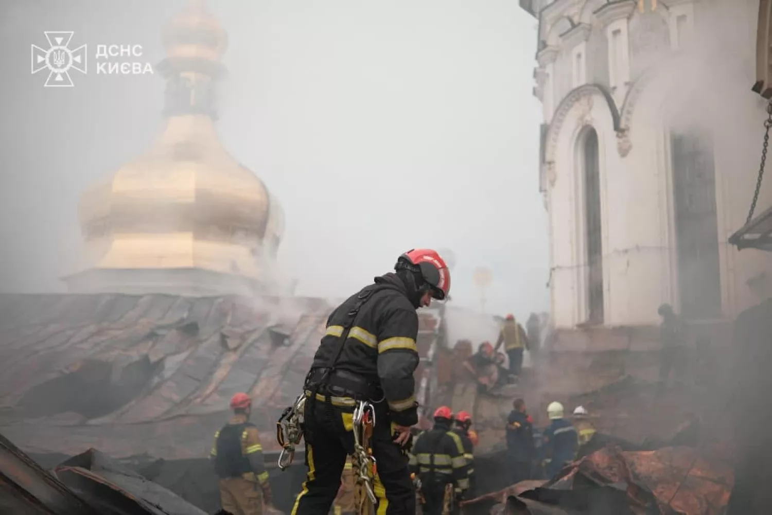 Наслідки обстрілу Києва 15 червня. Фото: ДСНС