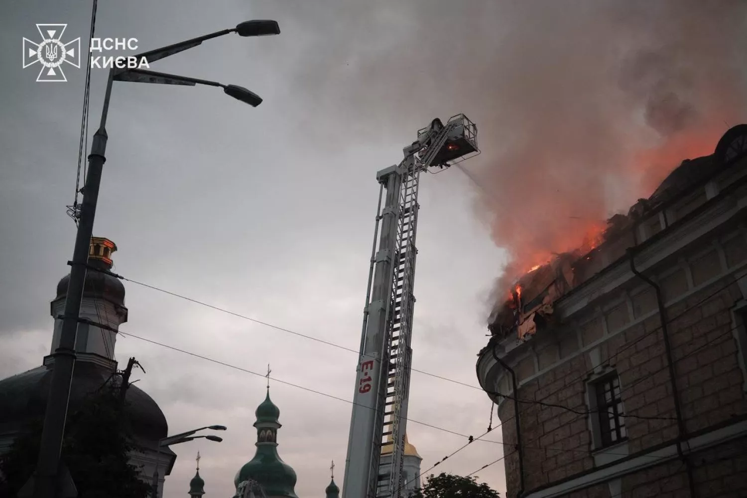 Наслідки обстрілу Києва 15 червня. Фото: ДСНС