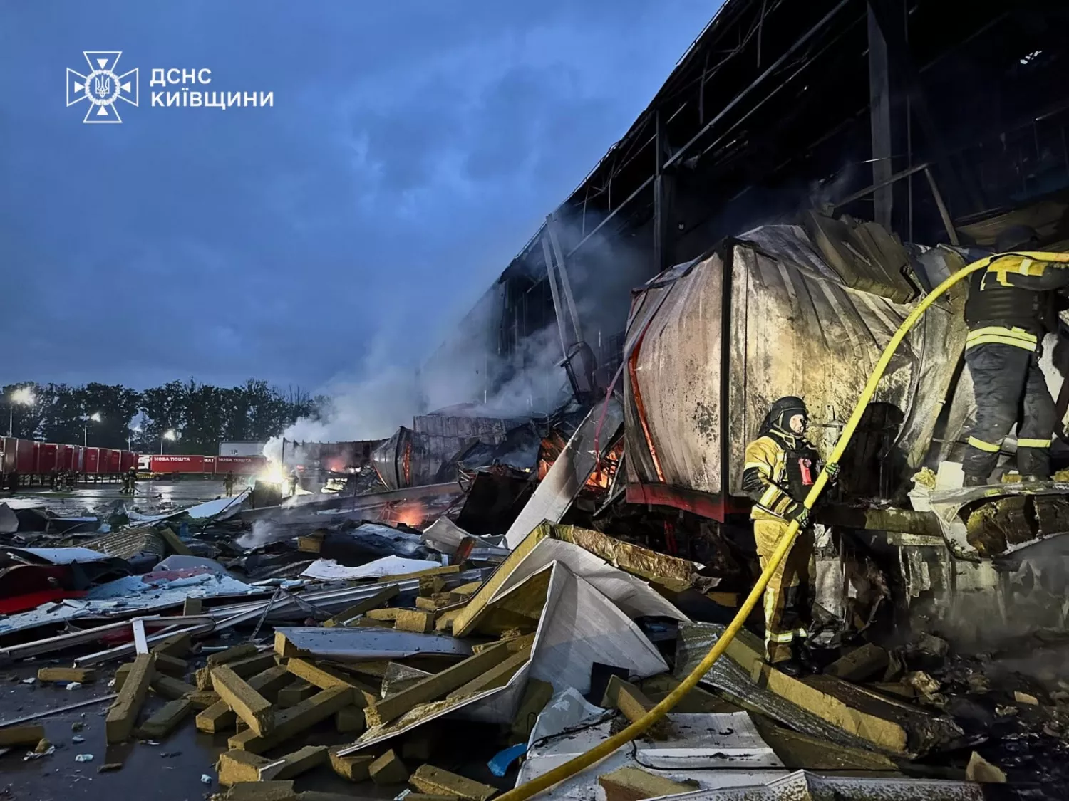 Наслідки обстрілу Києва 15 червня. Фото: ДСНС