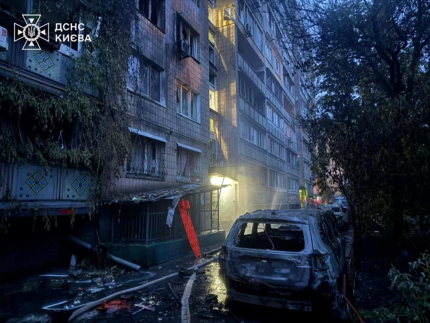 Наслідки обстрілу Києва 15 червня. Фото: ДСНС