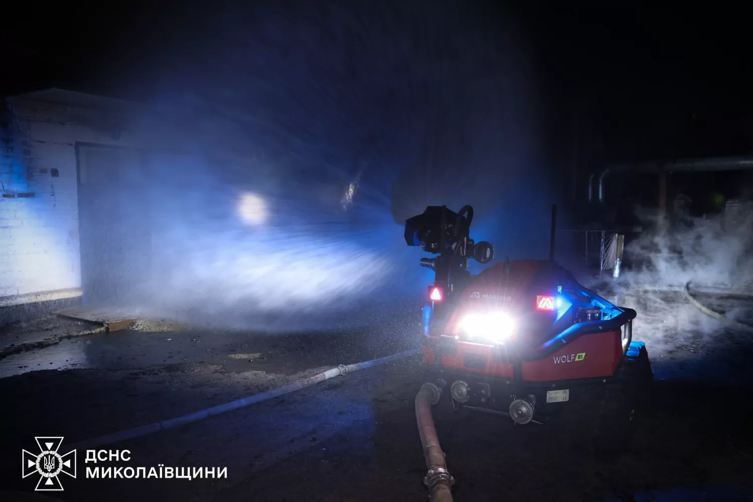 Рятувальники показали наслідки атаки на критичний обʼєкт у Миколаєві. Фото: ДСНС