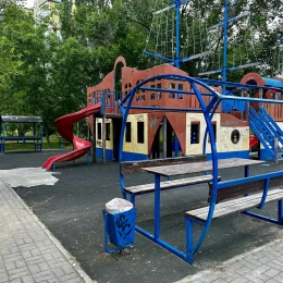 Стан дитячого майданчика у Корабельному районі. Фото: НикВести