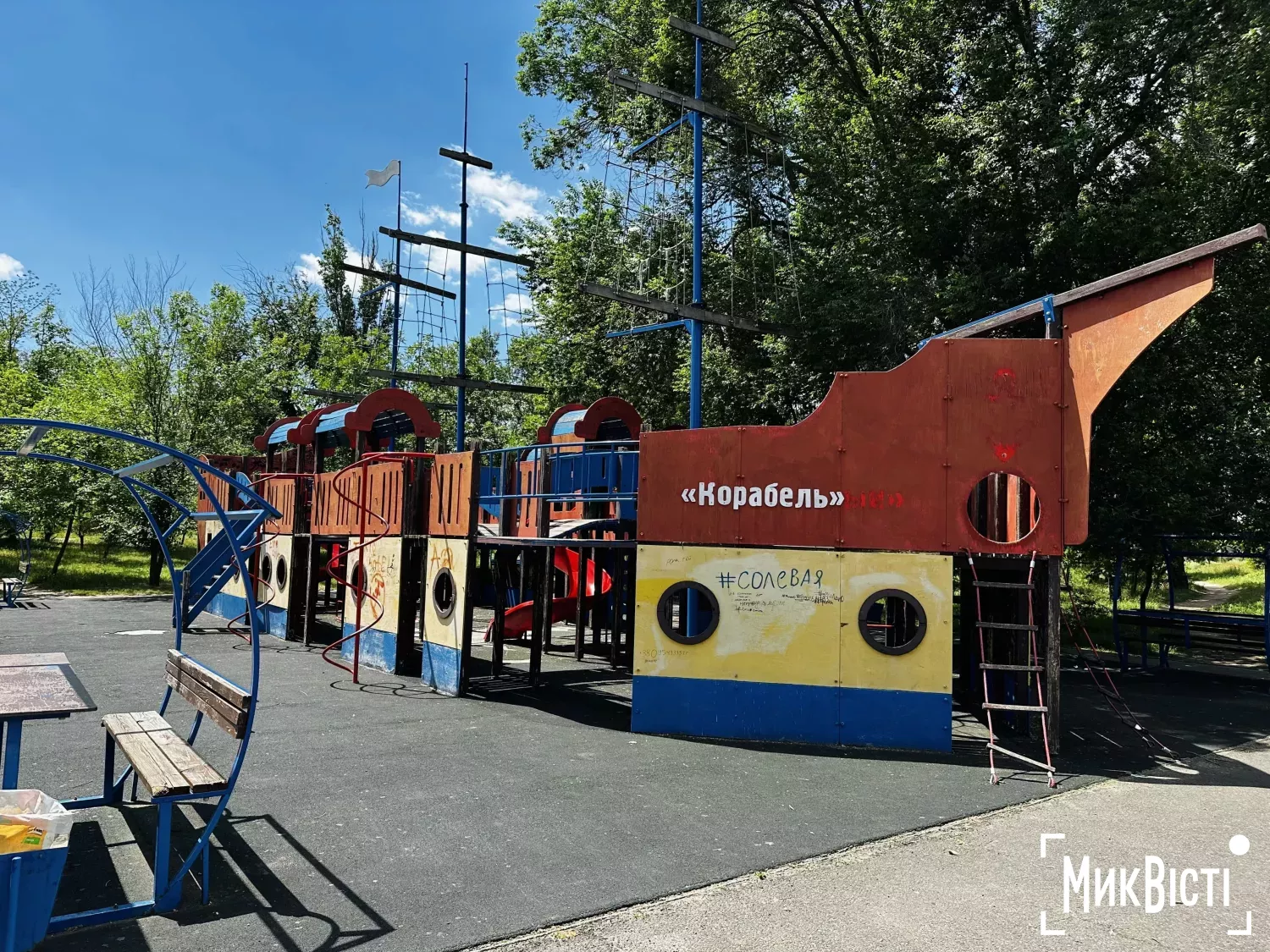 Стан дитячого майданчика у Корабельному районі. Фото: НикВести