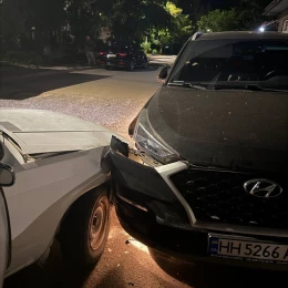 На Намиві «Жигулі» врізалися у припарковане авто. Фото надав МикВісті водій пошкодженого Hyundai