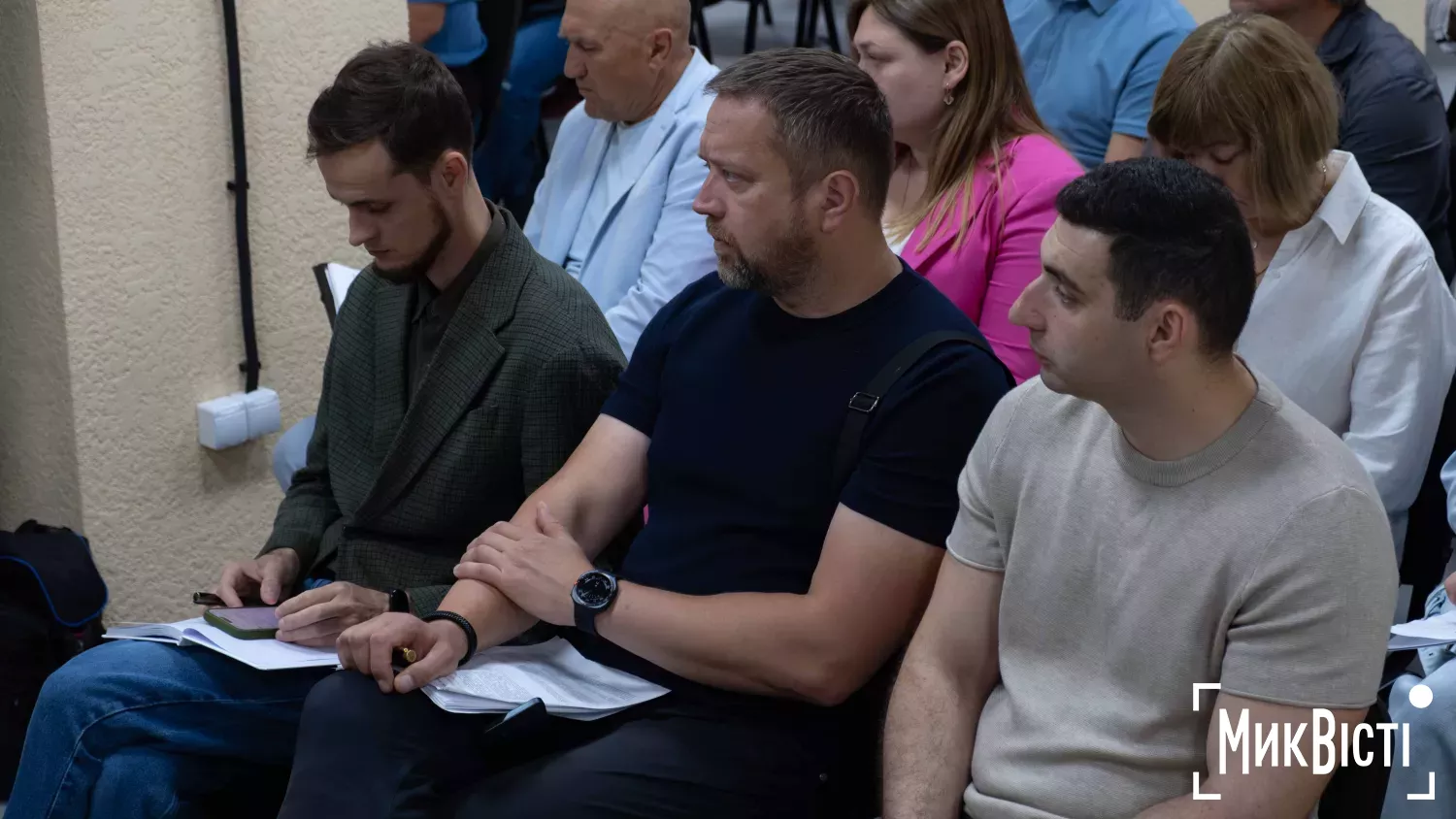 Директор Департаменту житлово-комунального господарства Миколаївської міської ради Дмитро Бездольний, на фото по центру, фото МикВісті