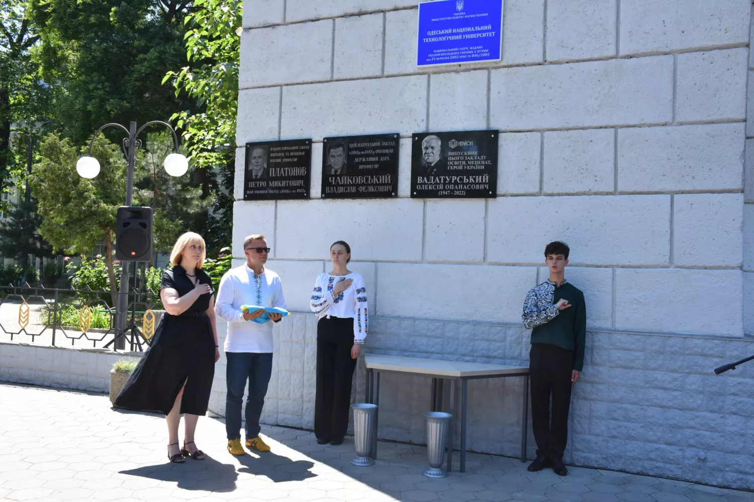 Меморіальна дошка Олексію Вадатурському в Одесі. Фото Нібулон