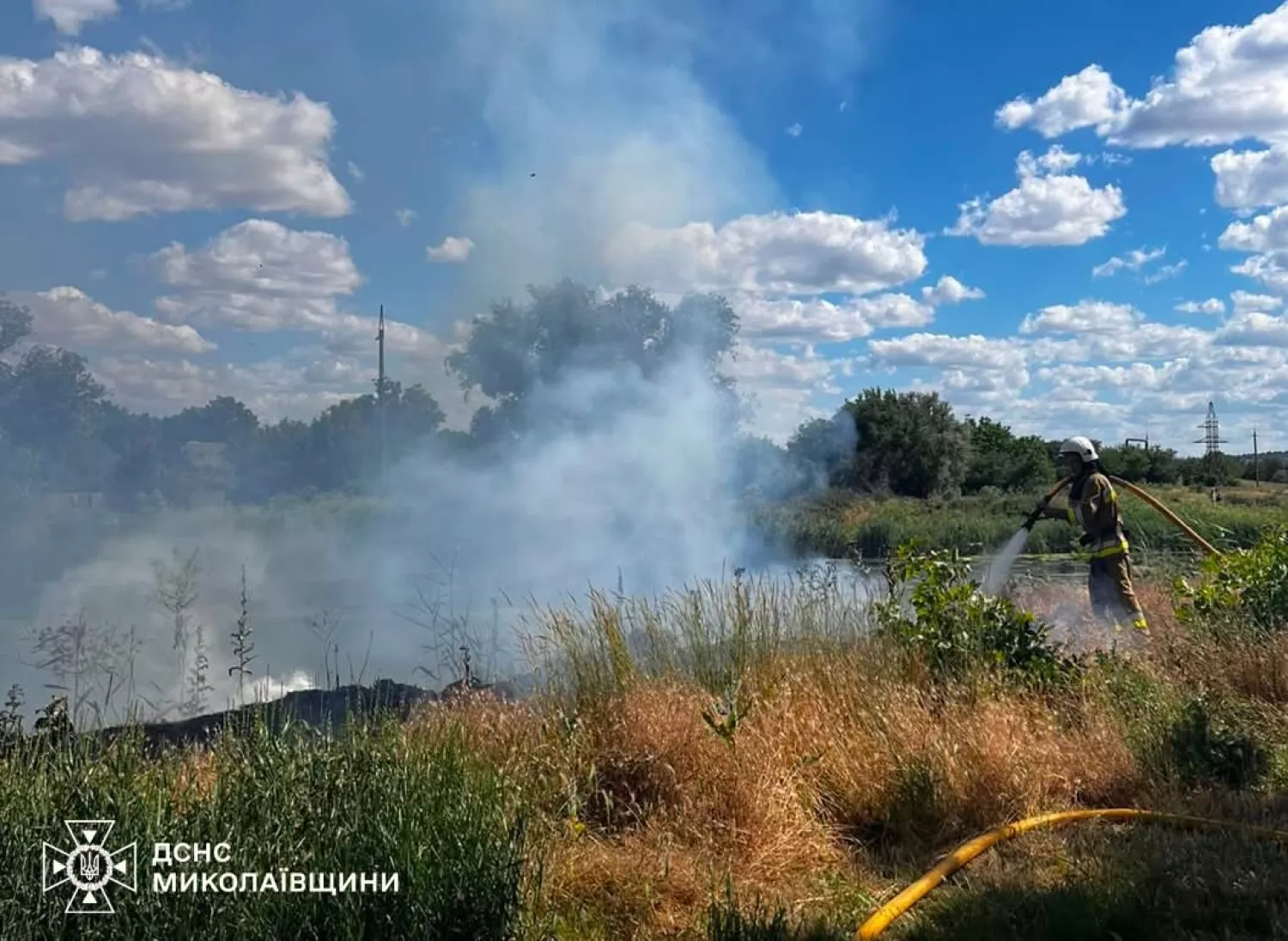 Ліквідація пожежі на Миколаївщині. Фото: ДСНС