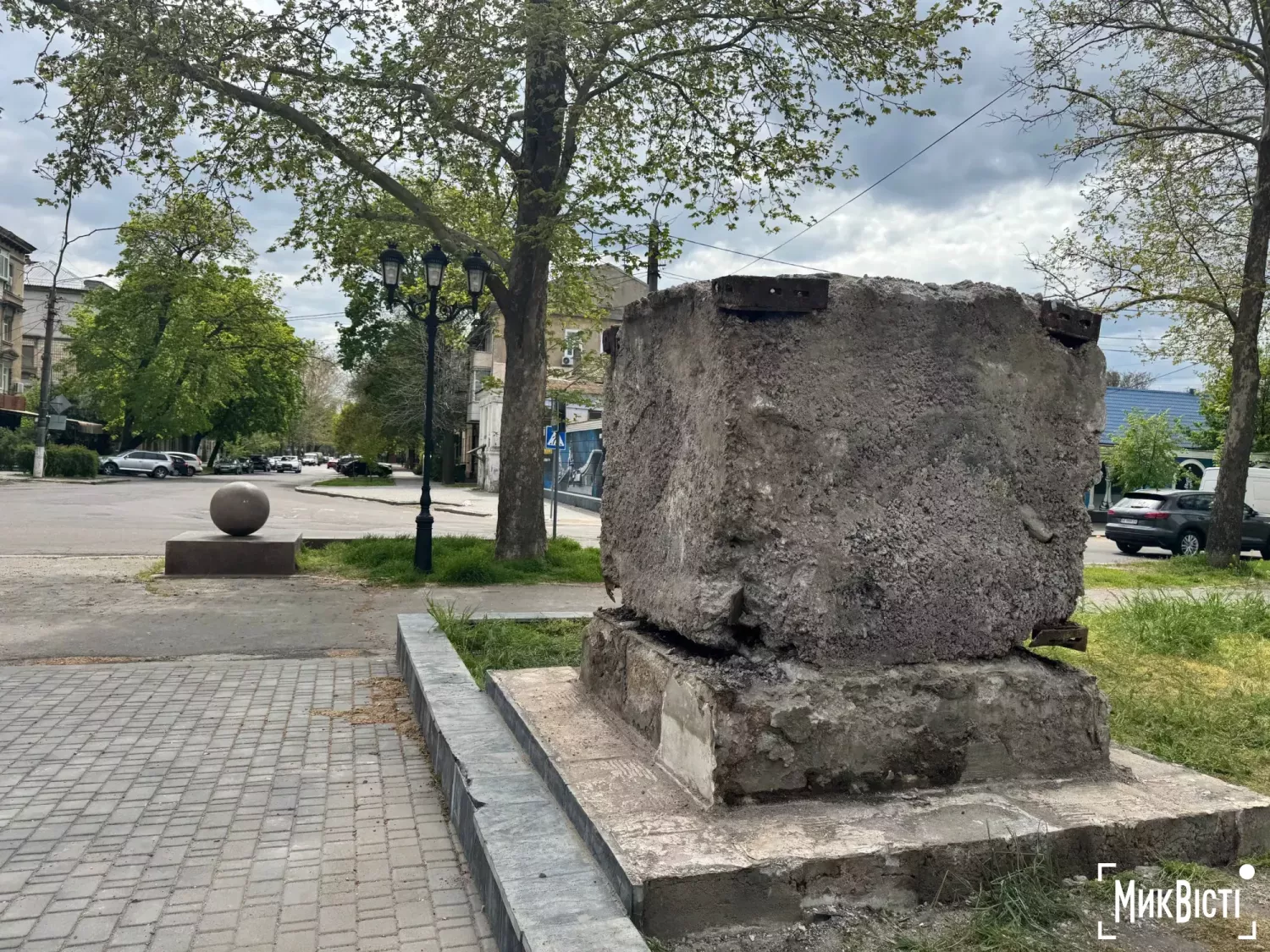Памʼятний знак на честь заснування міста Миколаєва встановили в 1976 році. Фото: МикВісті