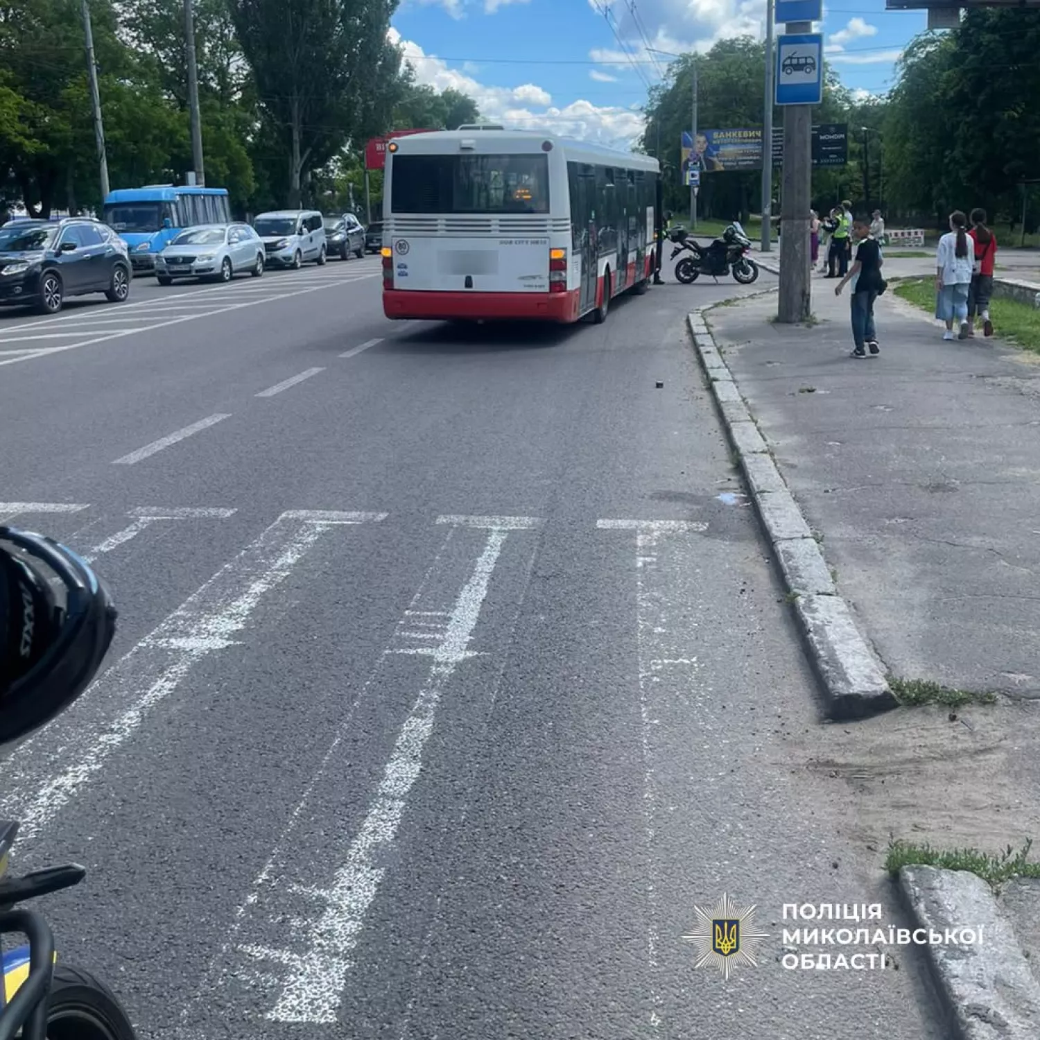 У Соляних водій комунального автобуса збив пішохода. Фото: поліція Миколаївської області