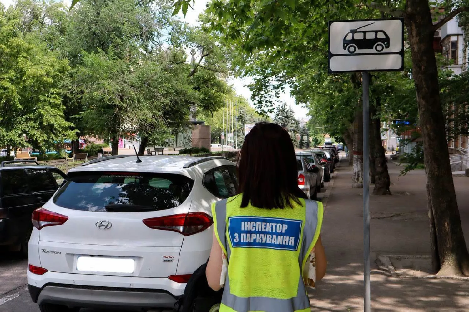 У Миколаєві нагадали водіям про штрафи за блокування руху трамваїв та тролейбусів, фото Миколаївелектротранс