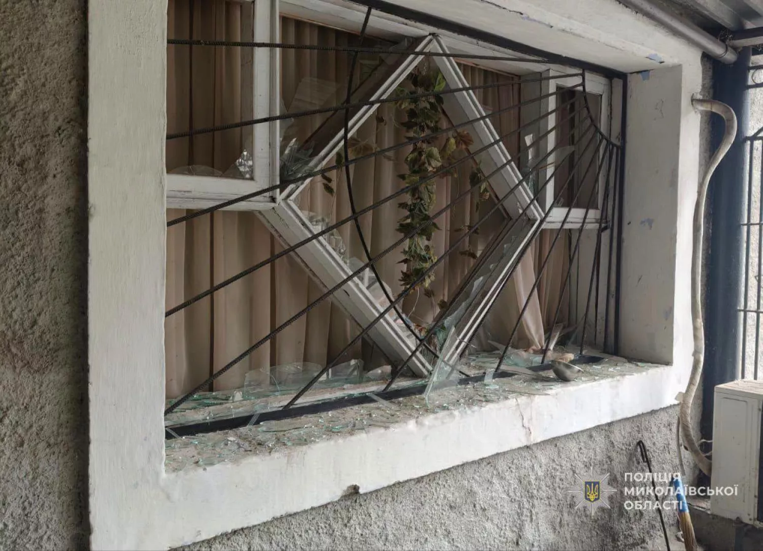 Ворожий дрон поцілив у пекарню у Куцурубській громаді. Фото: поліція у Миколаївській області