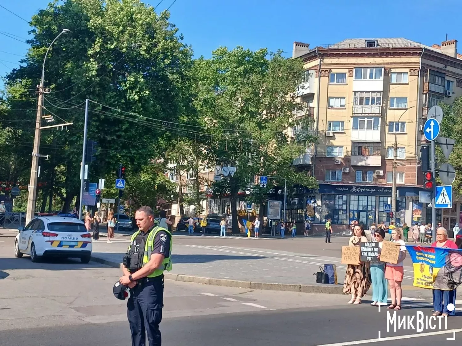 Робота працівників патрульної поліції під час «Зупинись.Вшануй»  у Миколаєві. Фото: МикВісті/Веселовська Анастасія