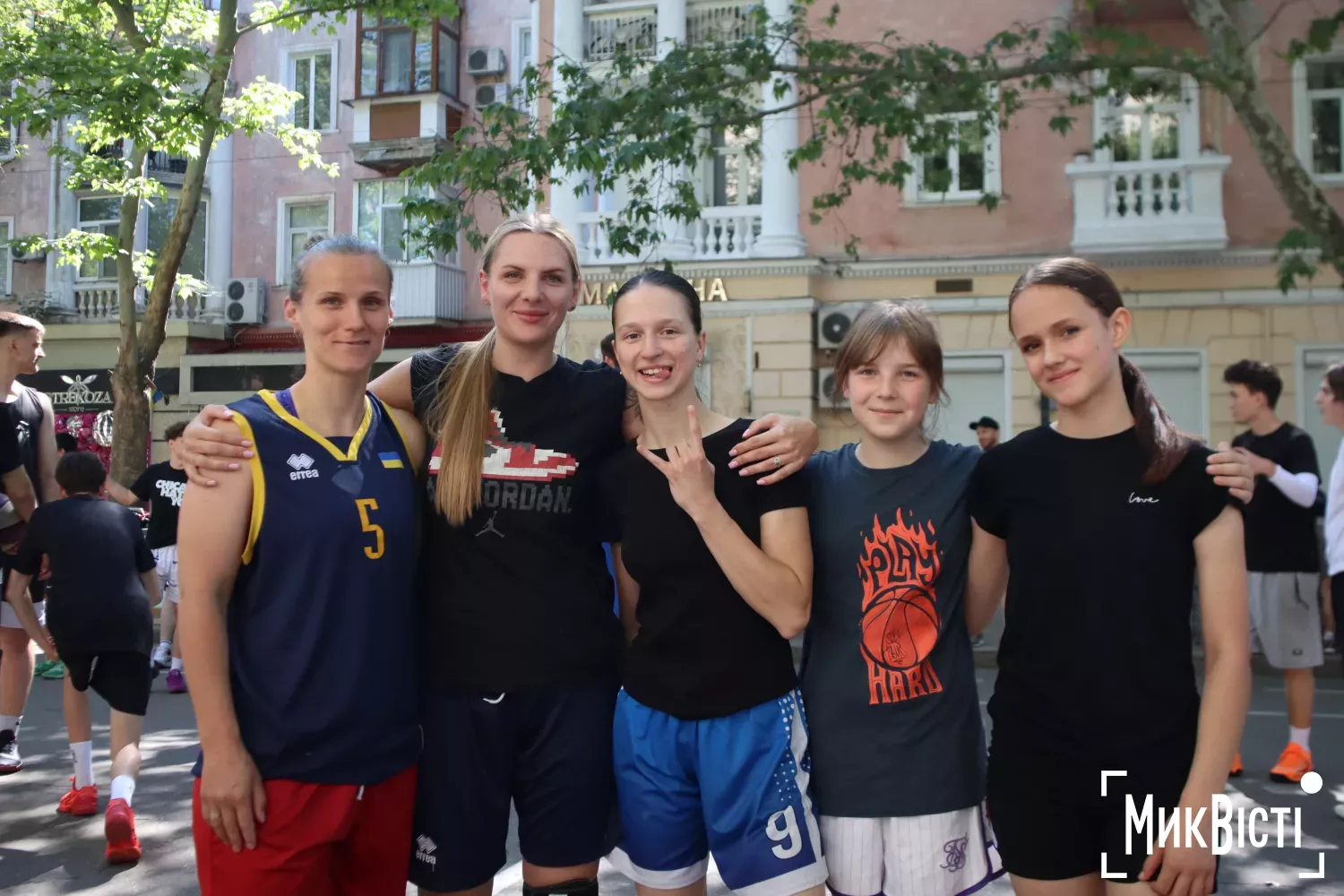 У центрі Миколаєві відбувся турнір зі стрітболу. Фото: NikVesti