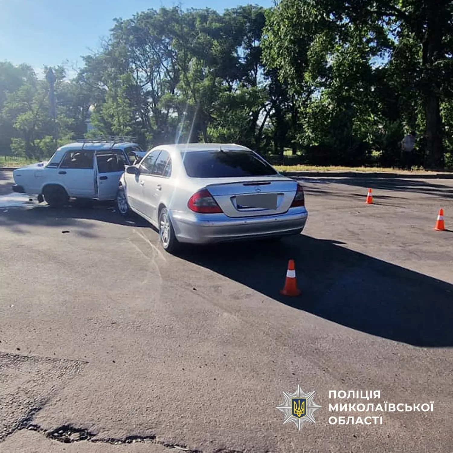 Внаслідок зіткнення двох авто у Миколаєві постраждали троє людей. Фото: поліція Миколаївської області