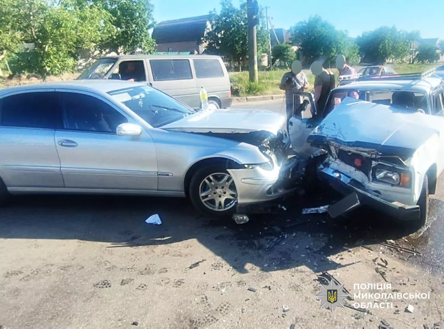Внаслідок зіткнення двох авто у Миколаєві постраждали троє людей. Фото: поліція Миколаївської області