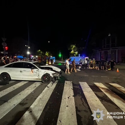 У Миколаєві зіткнулися Audi та Citroen C3. Фото: Нацполіція