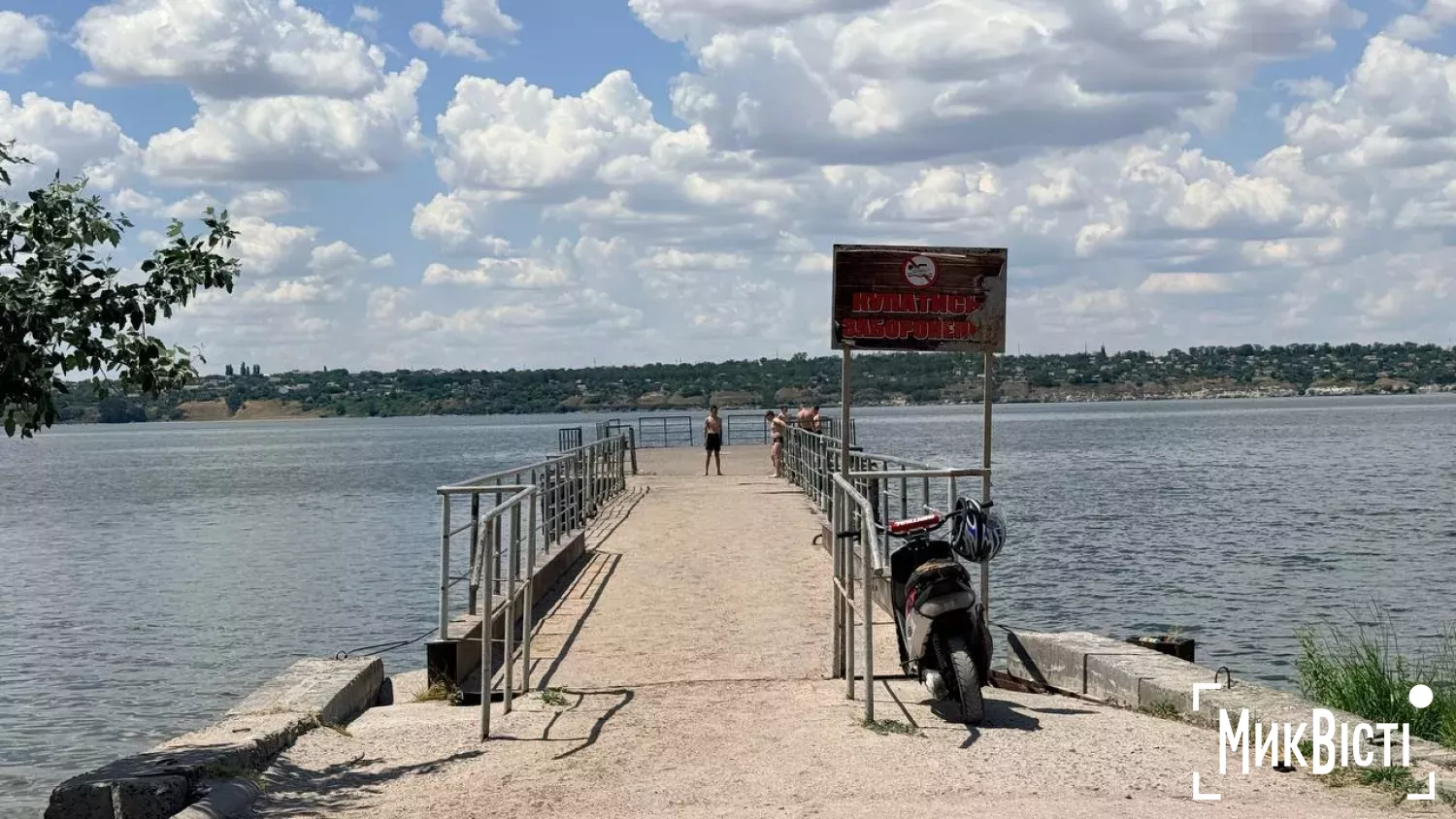Причал на березі Намиву, де купаються миколаївці, червень 2026, фото МикВісті