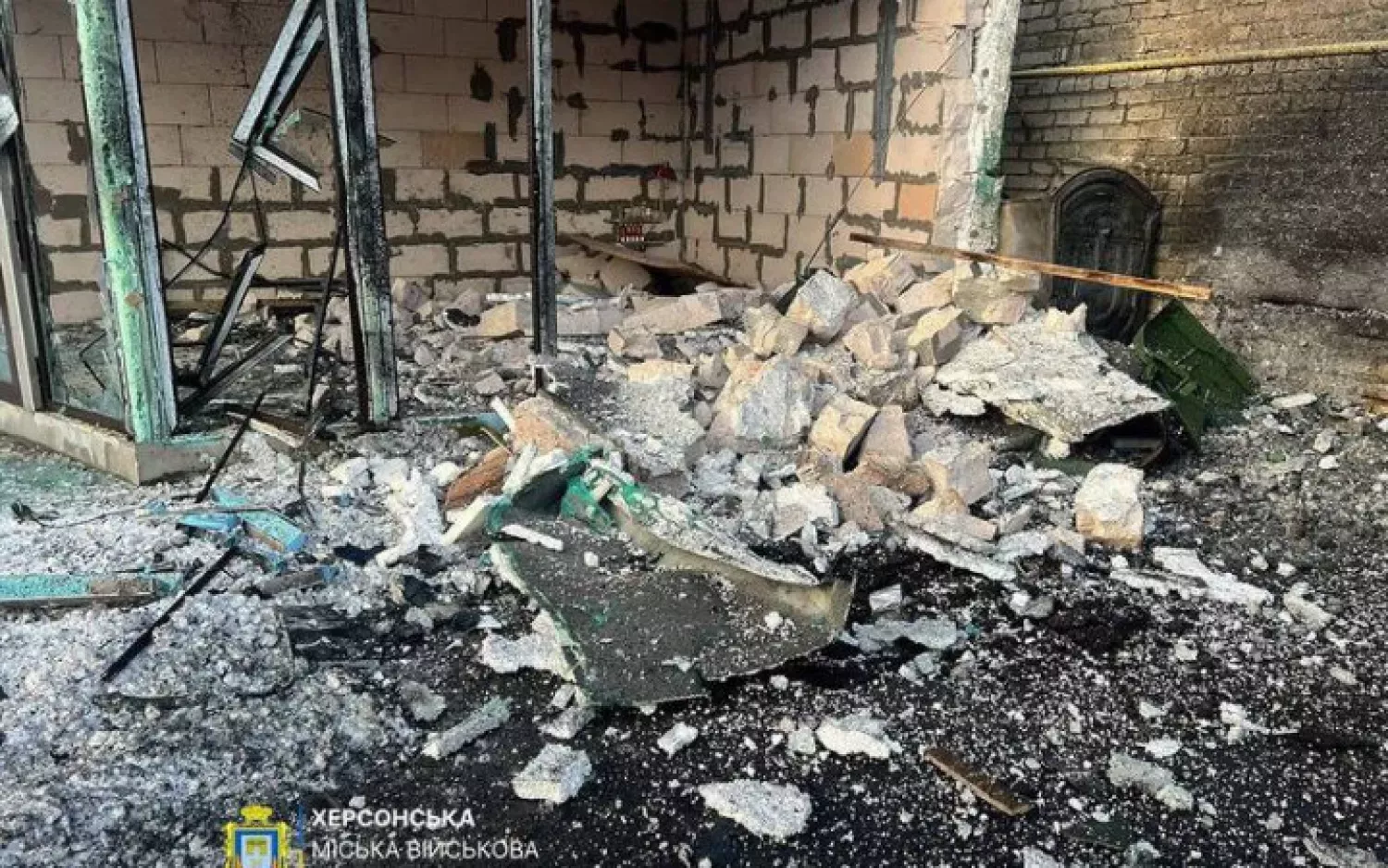 Росіяни вдарили дроном по зупинці у Херсоні. Фото: Херсонська МВА, ілюстративне