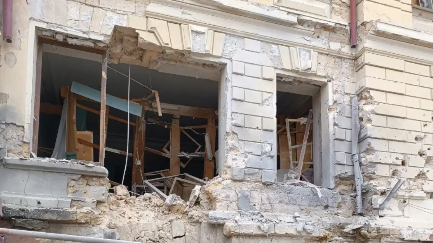 Будівля пошкодженого обстрілом Херсонського краєзнавчого музею, жовтень 2025 року. Фото: фейсбук-сторінка музею