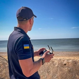 Рятувальники шукають дівчинку, яку віднесло в морі на Одещині. Фото: ДСНС