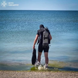 Рятувальники шукають дівчинку, яку віднесло в морі на Одещині. Фото: ДСНС