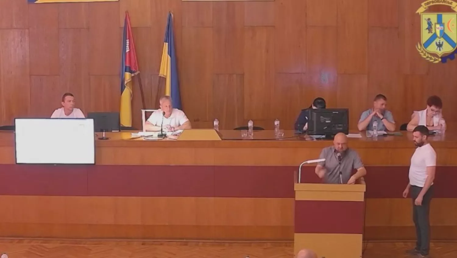 Виступи депутатів Руслана Цимбалюка та Євгена Цушка. Скриншот засідання сесії.